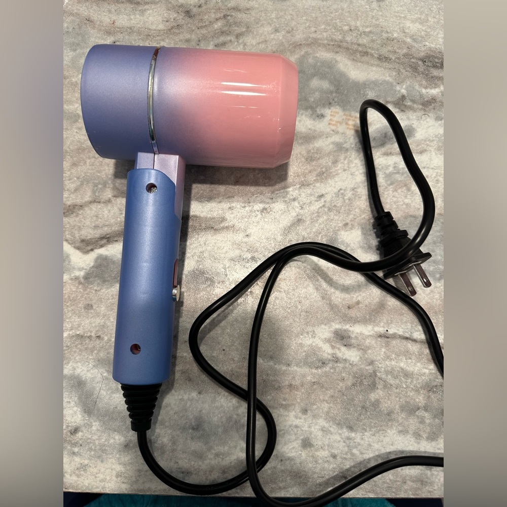 Travel blow dryer